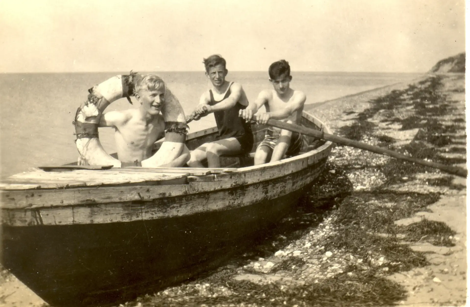 robåd ved stranden